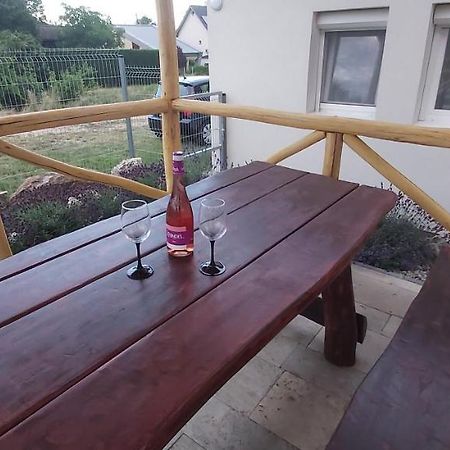 Lali Apartman Balatonudvari Exterior photo
